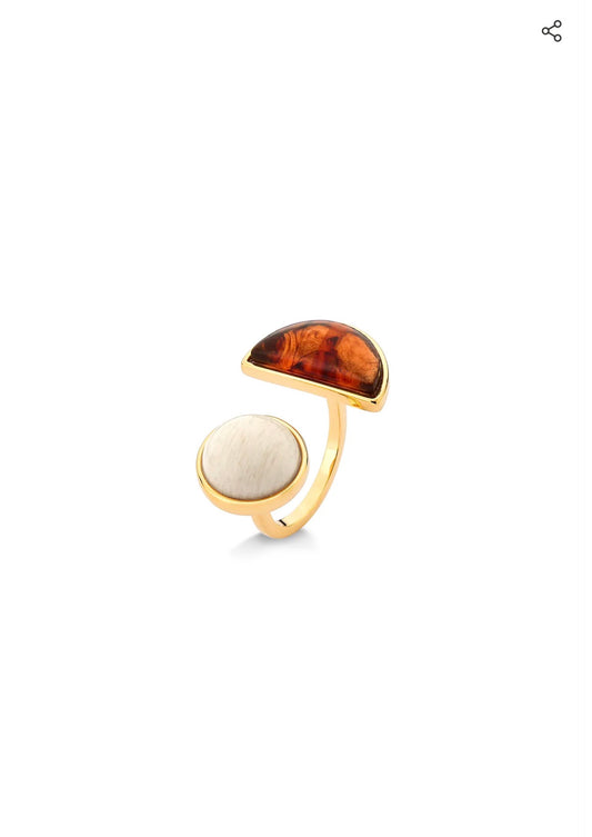 BRISA RING - BEIGE FELDSPAR AND CARAMEL RESIN- ICONIC DESEJO