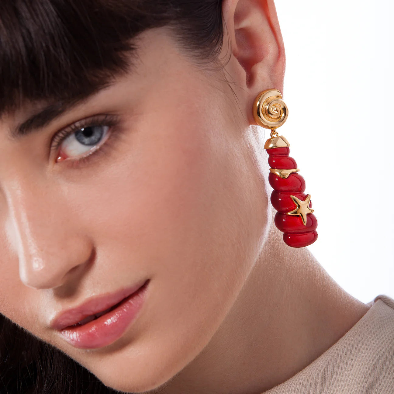 DOROTHEA EARRING - RED RESIN - SURREABISMO