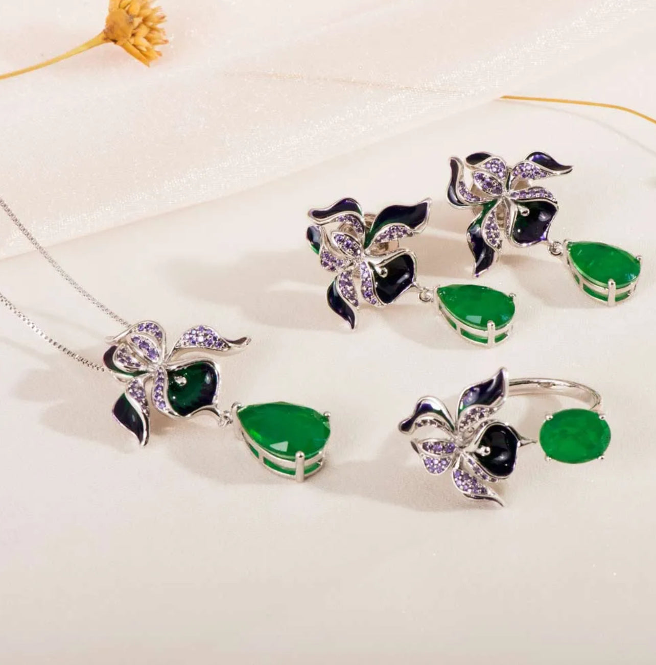 NECKLACE AND EARRING AND RING CHENNAI RHODIUM AMETHYST / EMERALD - SALE